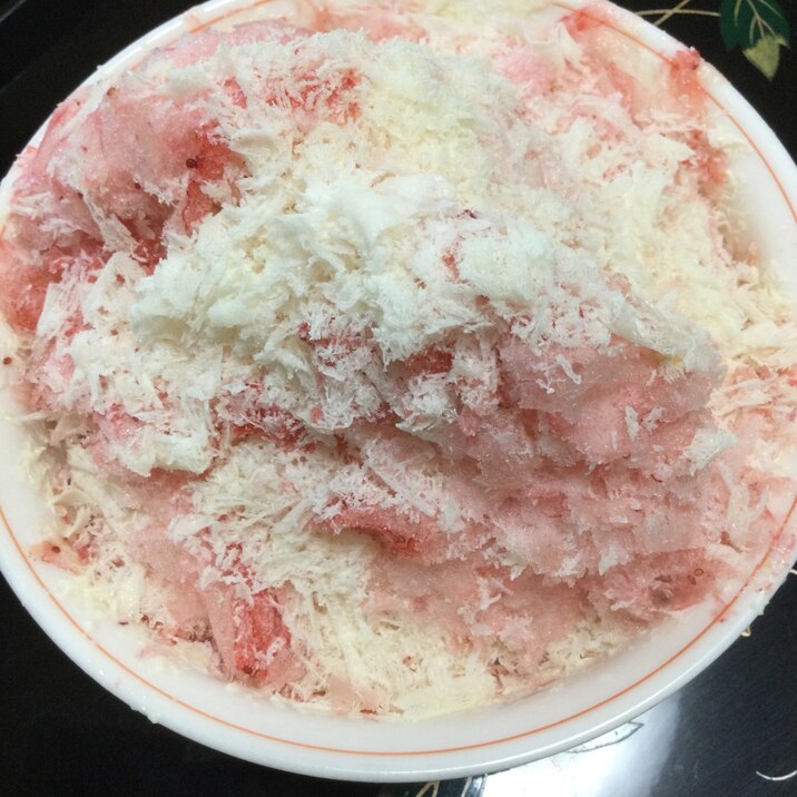 イチゴとミルク豆乳ヨーグルトでかき氷